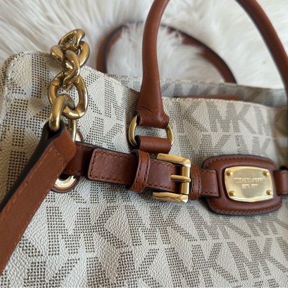 New Michael Kors Large Hamilton Vanilla Purse - Picture 6 of 15